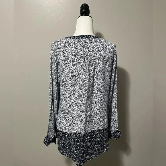 Foxcroft Daisy Ditsy Floral Blouse Button Down Shirt - Picture 9 of 11